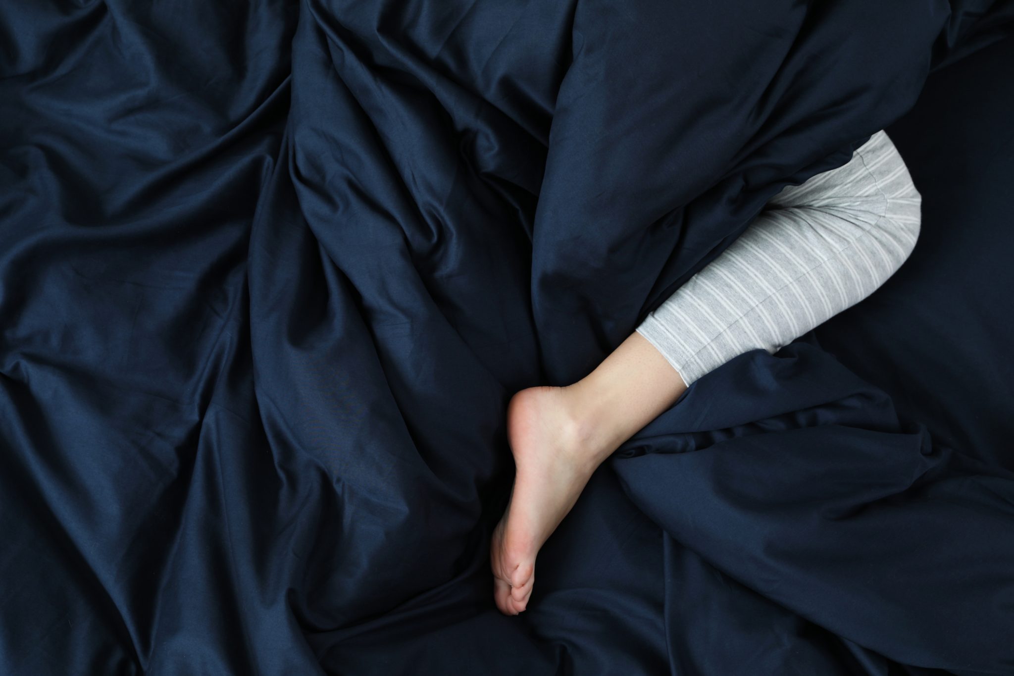 Un moment pour soi avant de se coucher peut faire toute la différence sur la lourdeur des jambes